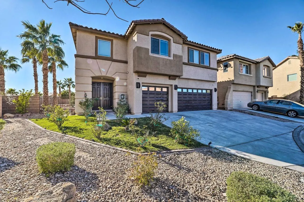 Las Vegas Home With Pool And Hot Tub, 9 Mi To Strip! 0*, Las Vegas