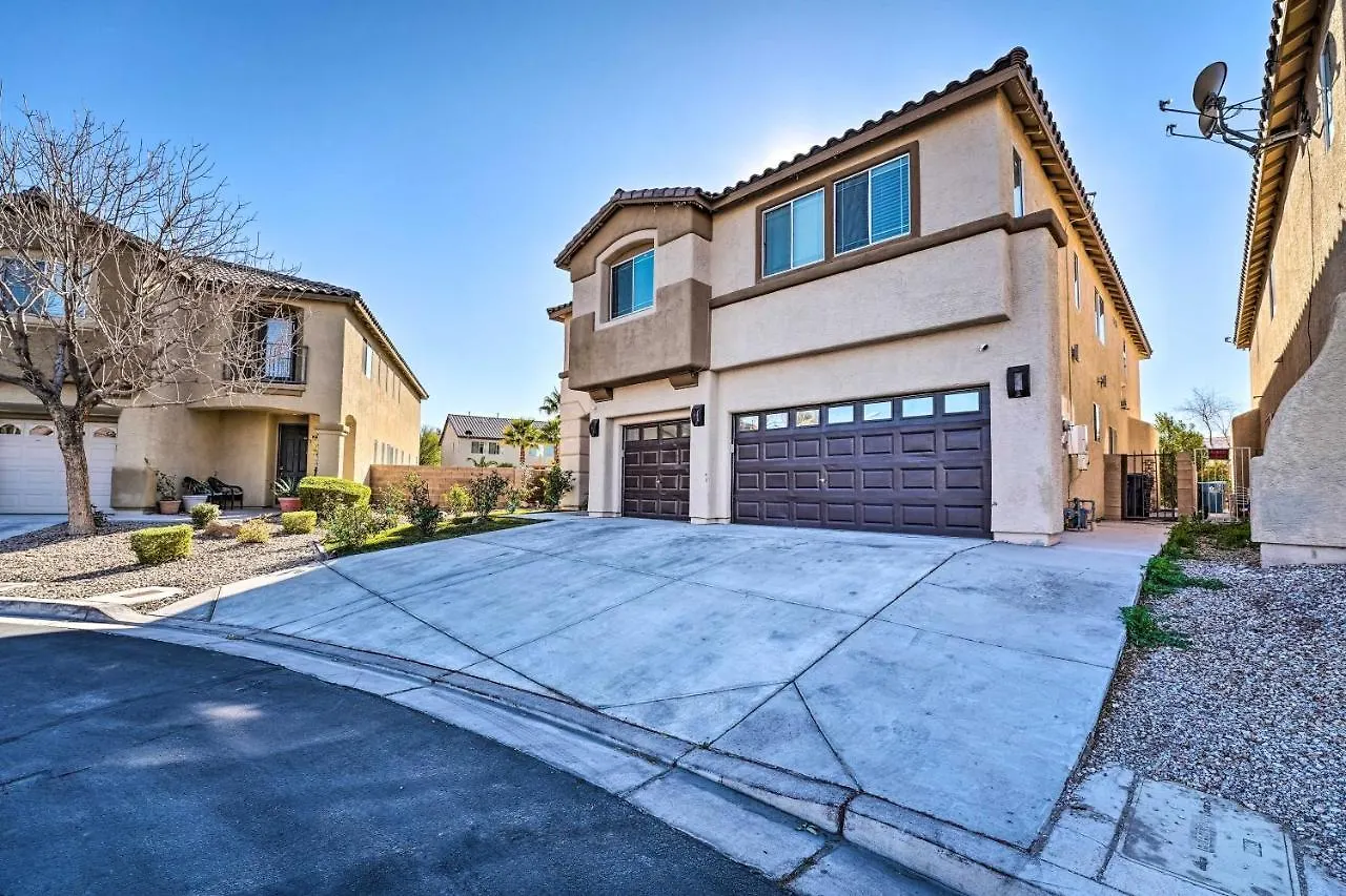 Las Vegas Home With Pool And Hot Tub, 9 Mi To Strip! Las Vegas