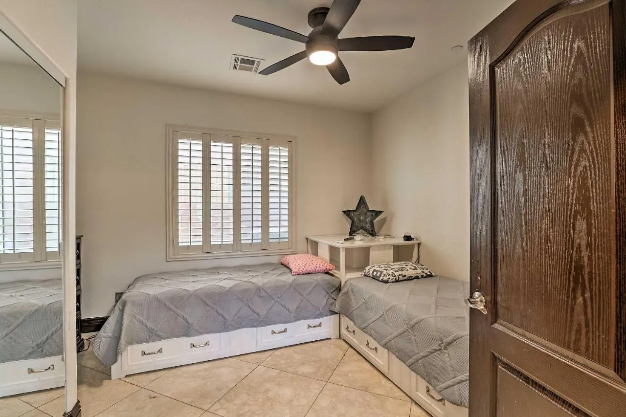 Holiday home Las Vegas Home With Pool And Hot Tub, 9 Mi To Strip!