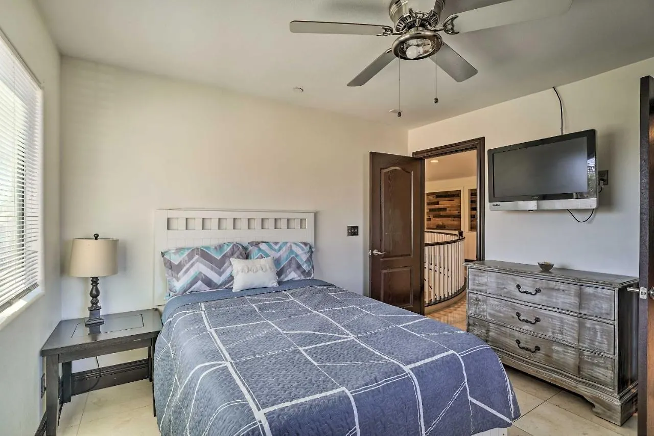 Holiday home Las Vegas Home With Pool And Hot Tub, 9 Mi To Strip!